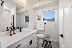 5240 Brooklyn Ave NE, Seattle, WA 98105 - Photo 16
