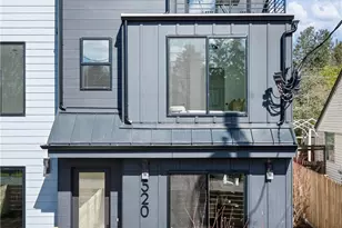 520 N 102nd St, Seattle, WA 98133 - Photo 2