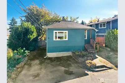 733 N 97th  Street, Seattle, WA 98103 - Photo 2