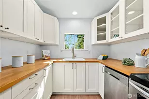 733 N 97th St, Seattle, WA 98103 - Photo 14