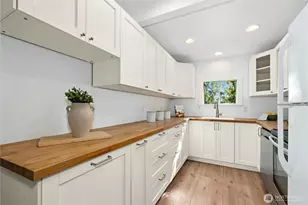733 N 97th St, Seattle, WA 98103 - Photo 12