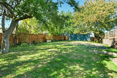 733 N 97th  Street, Seattle, WA 98103 - Photo 32