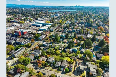 733 N 97th  Street, Seattle, WA 98103 - Photo 36