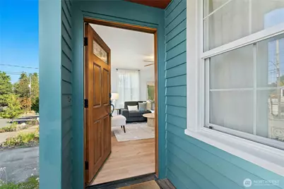 733 N 97th  Street, Seattle, WA 98103 - Photo 6