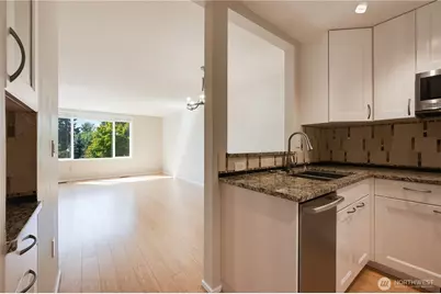 4152 Providence Point Drive SE #104, Issaquah, WA 98029 - Photo 8