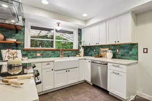6115 NE 185th St, Kenmore, WA 98028 - Photo 8