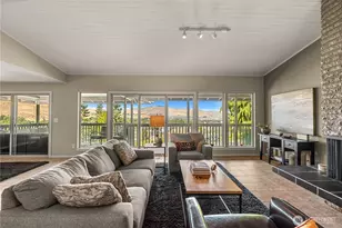 1729 Canyon Crest Dr, Wenatchee, WA 98801 - Photo 2