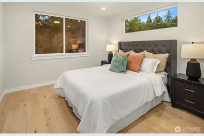 10041 38th Avenue NE, Seattle, WA 98125 - Photo 12