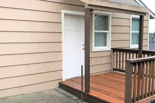 123 Acorn St, Bremerton, WA 98310 - Photo 2