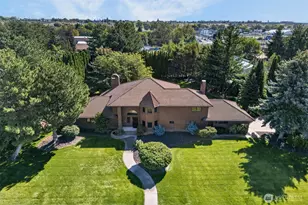 810 D St SW, Ephrata, WA 98823 - Photo 1