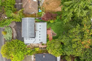 1652 104th Ave SE, Bellevue, WA 98004 - Photo 2