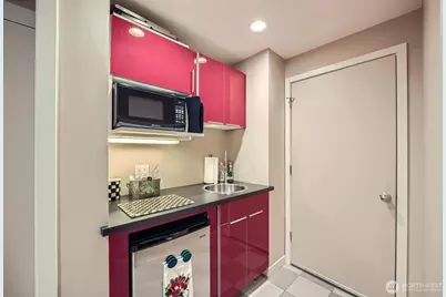 275 W Roy Street #114, Seattle, WA 98119 - Photo 28