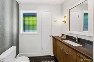 2400 Aurora Ave N, Seattle, WA 98109 - Photo 20