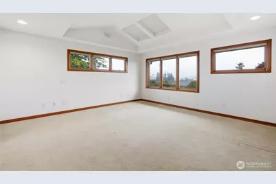 9600 Hilltop Road, Bellevue, WA 98004 - Photo 8