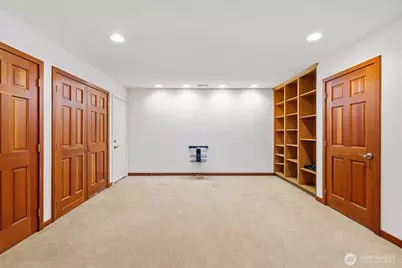 9600 Hilltop Road, Bellevue, WA 98004 - Photo 18