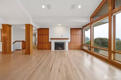 9600 Hilltop Road, Bellevue, WA 98004 - Photo 2
