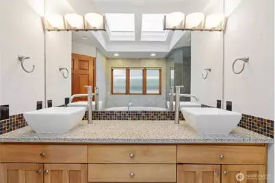 9600 Hilltop Road, Bellevue, WA 98004 - Photo 14