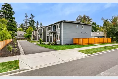18554 Stone Avenue N, Shoreline, WA 98133 - Photo 2