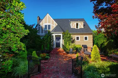 3829 43rd Avenue NE, Seattle, WA 98105 - Photo 1