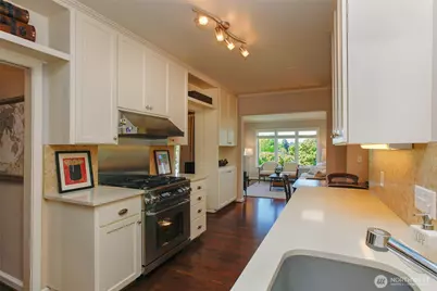 3829 43rd Avenue NE, Seattle, WA 98105 - Photo 18