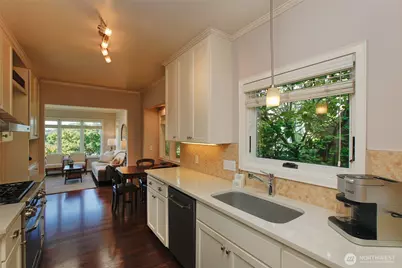 3829 43rd Avenue NE, Seattle, WA 98105 - Photo 16