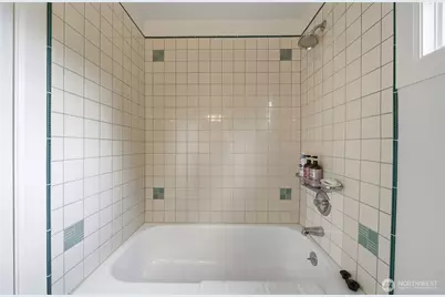 12015 Exeter Avenue NE, Seattle, WA 98125 - Photo 20