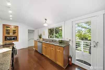 12015 Exeter Avenue NE, Seattle, WA 98125 - Photo 10