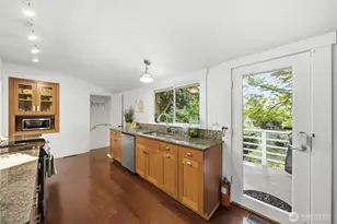 12015 Exeter Ave NE, Seattle, WA 98125 - Photo 10
