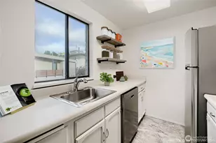610 Aloha St, Seattle, WA 98109 - Photo 6