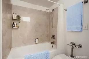 610 Aloha St, Seattle, WA 98109 - Photo 10