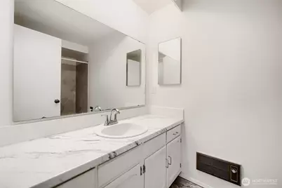 610 Aloha Street #404, Seattle, WA 98109 - Photo 32