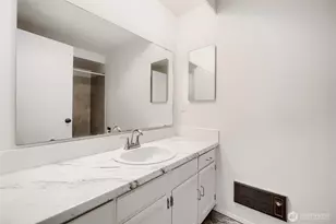 610 Aloha St, Seattle, WA 98109 - Photo 32