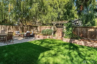 8015 42nd Avenue NE, Seattle, WA 98115 - Photo 30