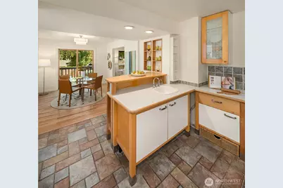 8015 42nd Avenue NE, Seattle, WA 98115 - Photo 10