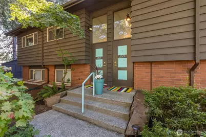 2515 NE 106th Place, Seattle, WA 98125 - Photo 2