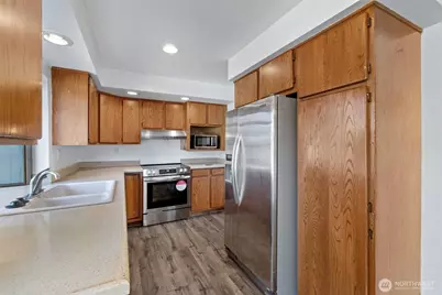 16424 126th Place SE, Renton, WA 98058 - Photo 10