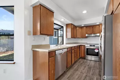 16424 126th Place SE, Renton, WA 98058 - Photo 8