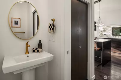 1140 10th Avenue E #B, Seattle, WA 98102 - Photo 12