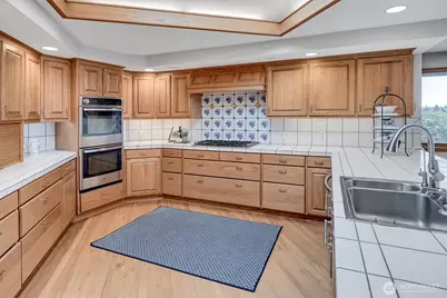 8900 NE 16th Street, Clyde Hill, WA 98004 - Photo 16
