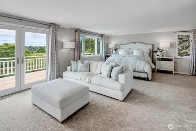 8900 NE 16th Street, Clyde Hill, WA 98004 - Photo 18