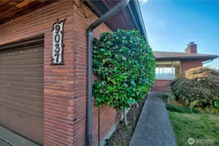 9037 38th Ave SW, Seattle, WA 98126 - Photo 2