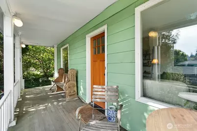 2112 NE 55th Street, Seattle, WA 98105 - Photo 2