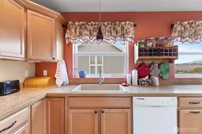 3037 Riviera Boulevard, Malaga, WA 98828 - Photo 12