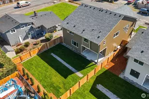 1013 126th St Ct E, Tacoma, WA 98445 - Photo 2