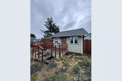 901 113th Street S, Tacoma, WA 98444 - Photo 2