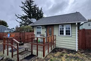 901 113th St S, Tacoma, WA 98444 - Photo 2