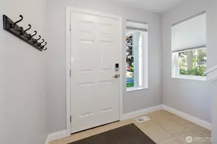 352 NE Miramar Cir, Bremerton, WA 98311 - Photo 4
