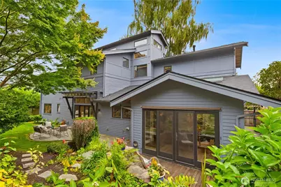 2223 39th Avenue E, Seattle, WA 98112 - Photo 16