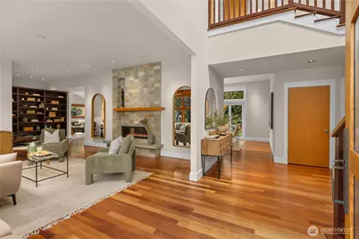 2223 39th Avenue E, Seattle, WA 98112 - Photo 2