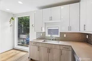 3709 S Dakota St, Seattle, WA 98118 - Photo 12